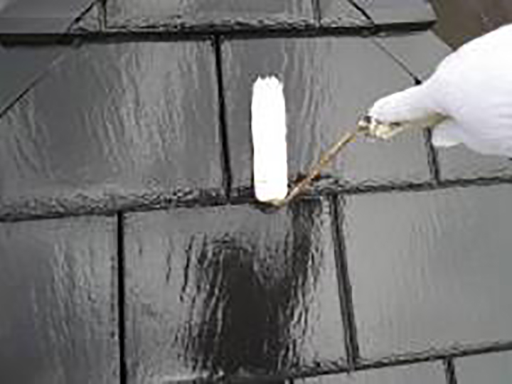 屋根にクリヤートップを塗布します。