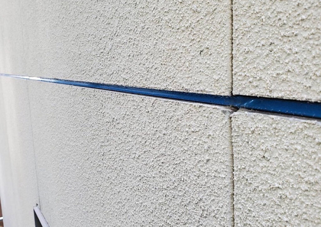 コーキング材撤去の様子