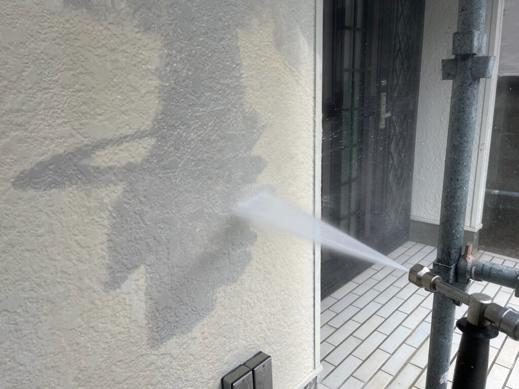 高圧洗浄の様子