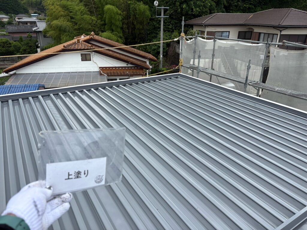 屋根上塗り完成