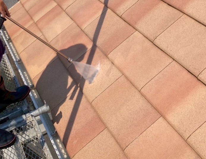 屋根　高圧洗浄状況