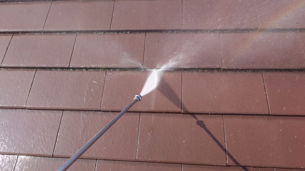 屋根　高圧洗浄状況