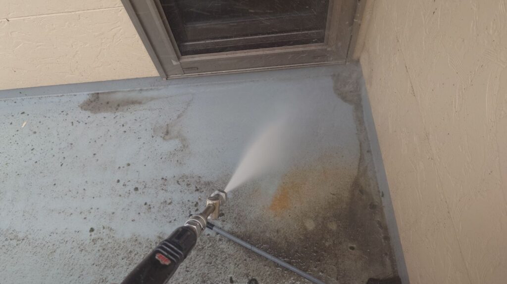 バルコニー防水高圧洗浄状況