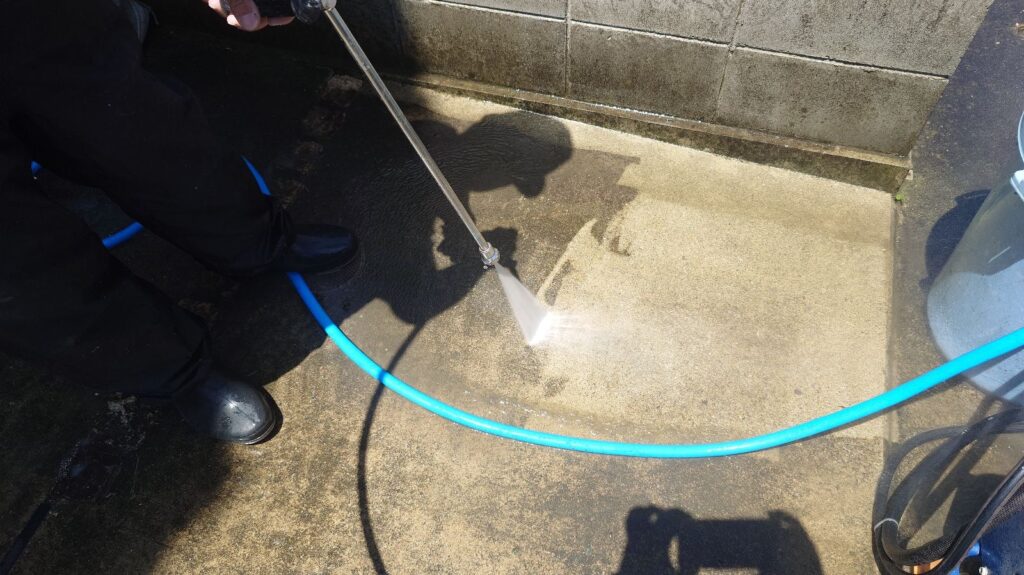 土間　高圧洗浄状況