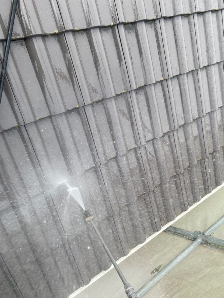 屋根　高圧洗浄状況