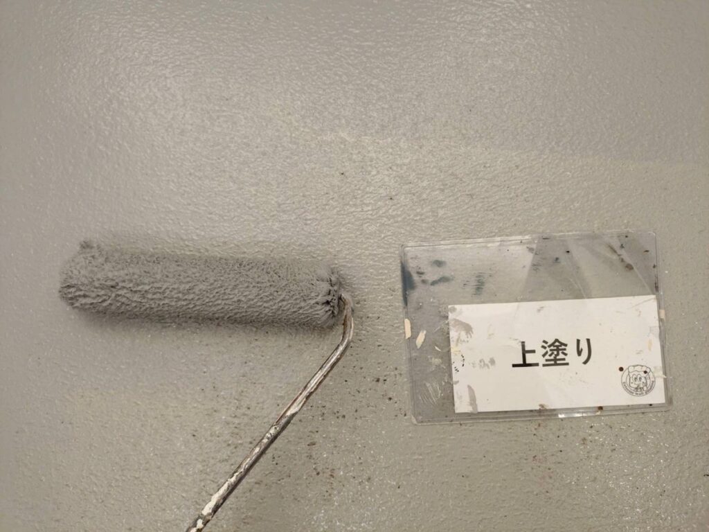 ベランダ防水<br />
上塗り状況