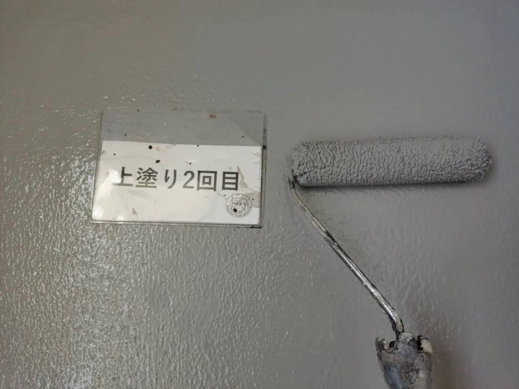 ベランダ防水<br />
上塗り2回目状況