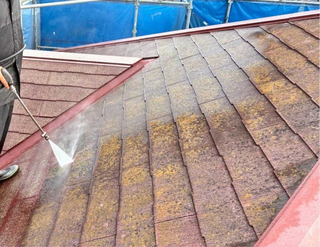 屋根　高圧洗浄状況