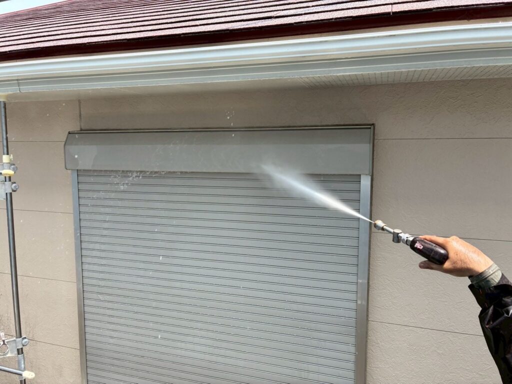 高圧洗浄状況<br />
