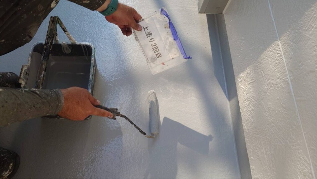 ベランダ防水<br />
上塗り2回目状況