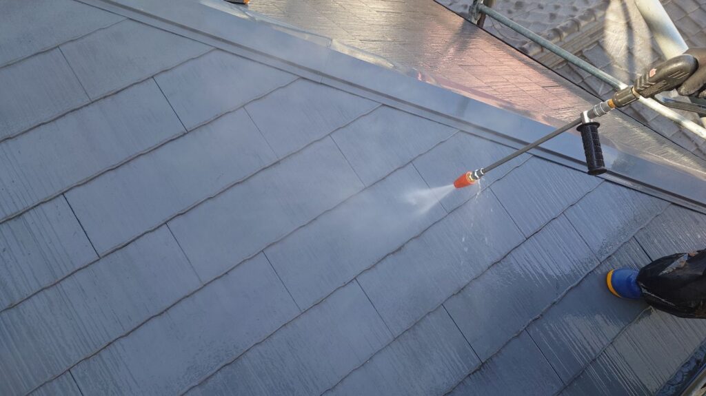 屋根　高圧洗浄状況