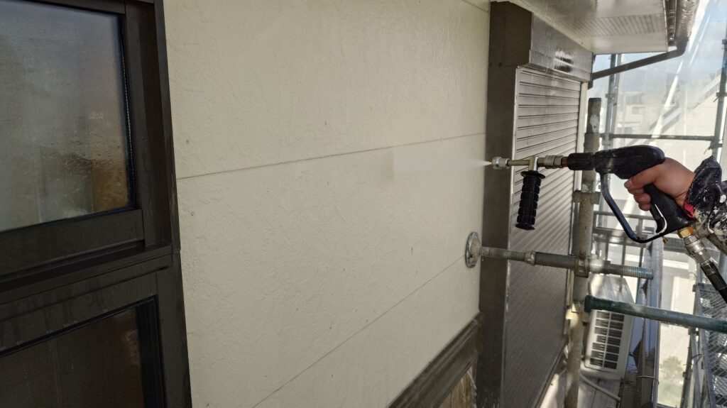 外壁　高圧洗浄状況