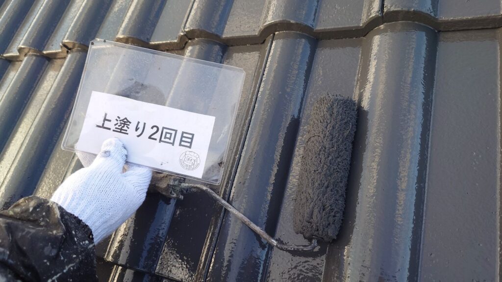 屋根上塗り2回目状況