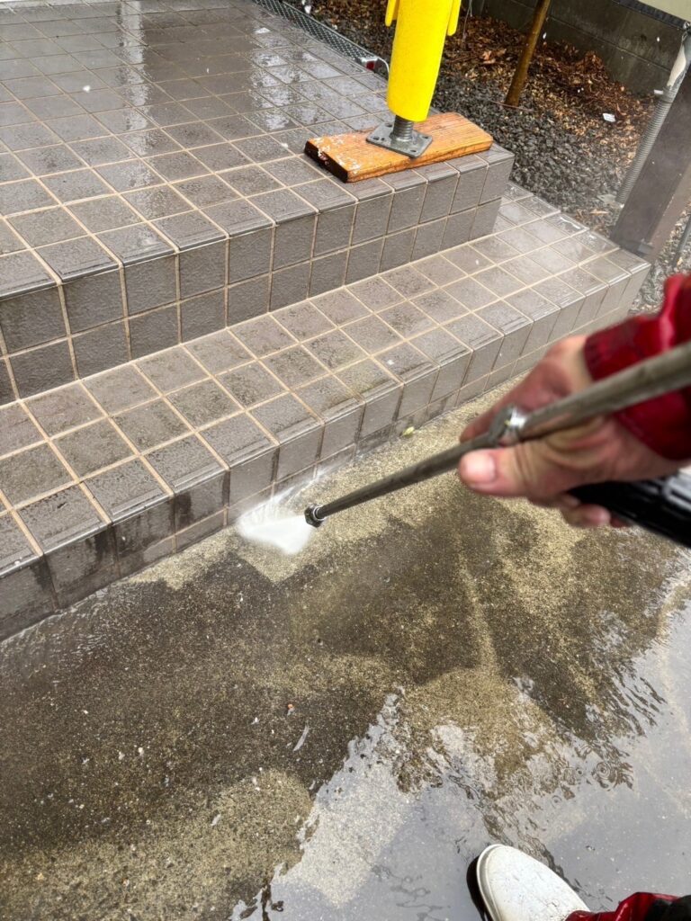 土間高圧洗浄状況