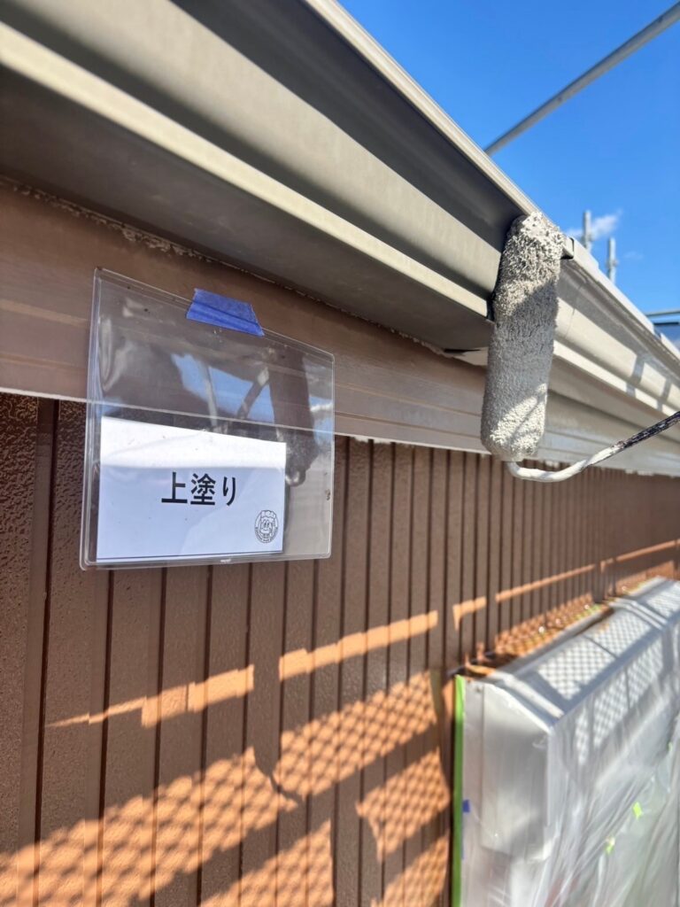 雨樋塗装<br />
上塗り状況