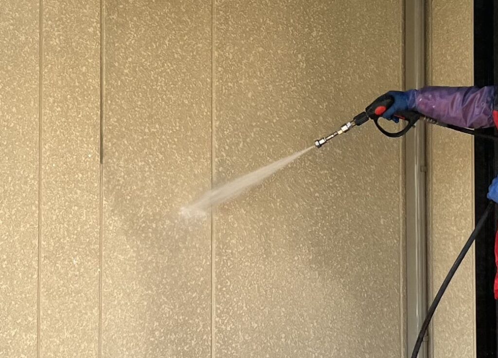 外壁<br />
高圧洗浄状況