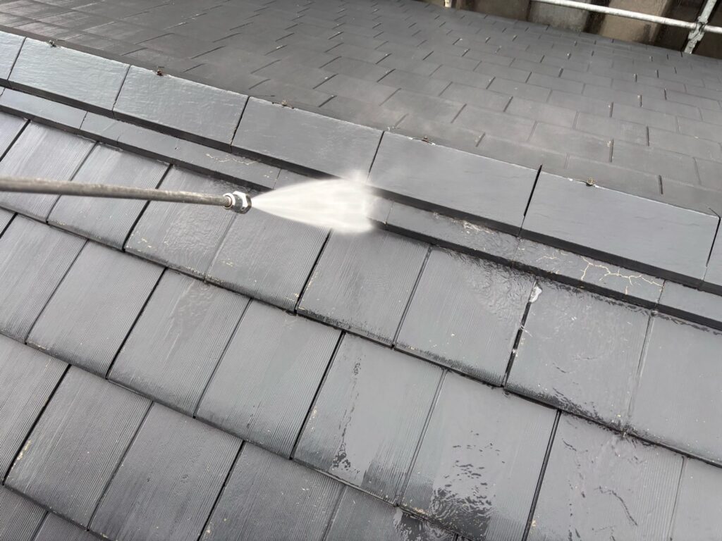 屋根　高圧洗浄状況