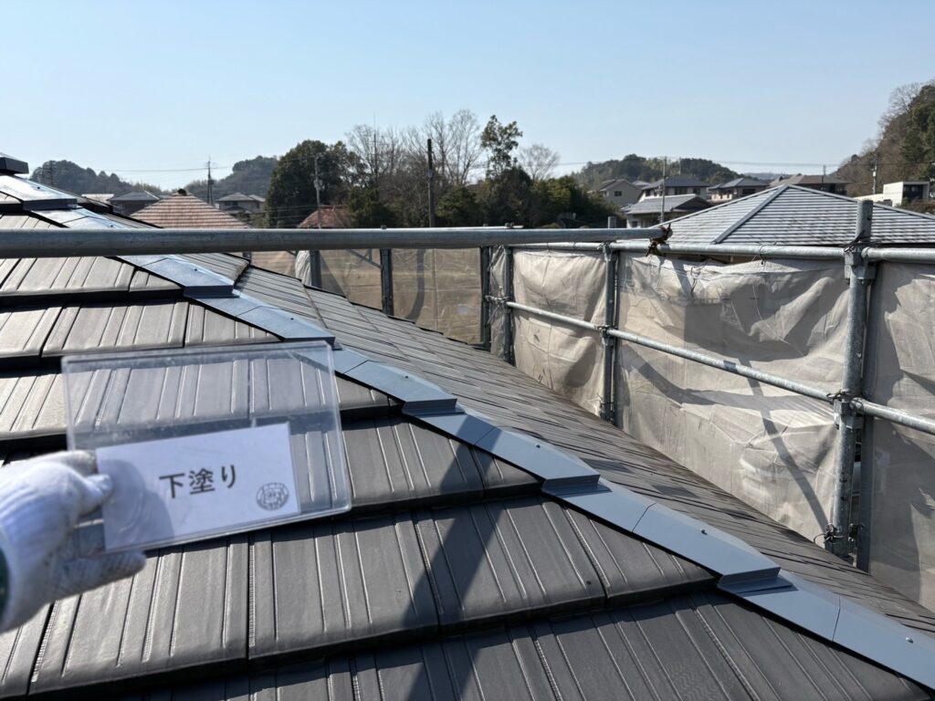 屋根　板金部<br />
下塗り完成