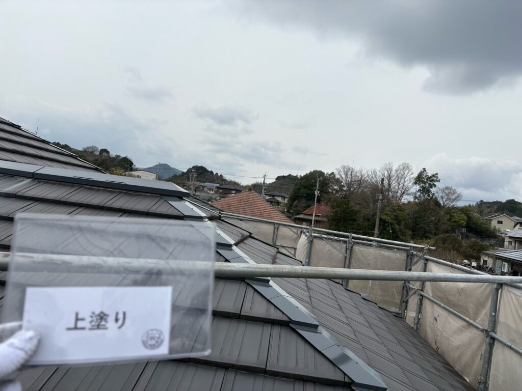 屋根　板金部<br />
上塗り完成