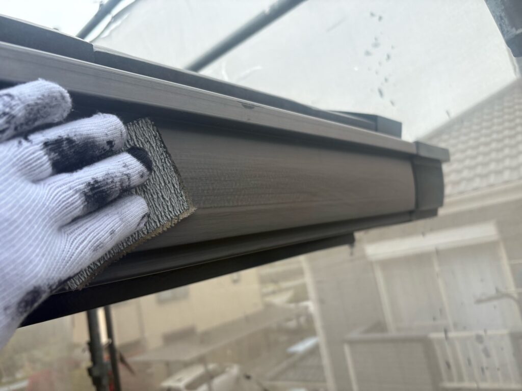 雨樋<br />
下地調整<br />
目荒らし作業