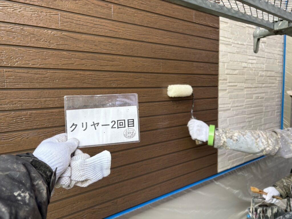 外壁クリヤー塗装<br />
２回目状況