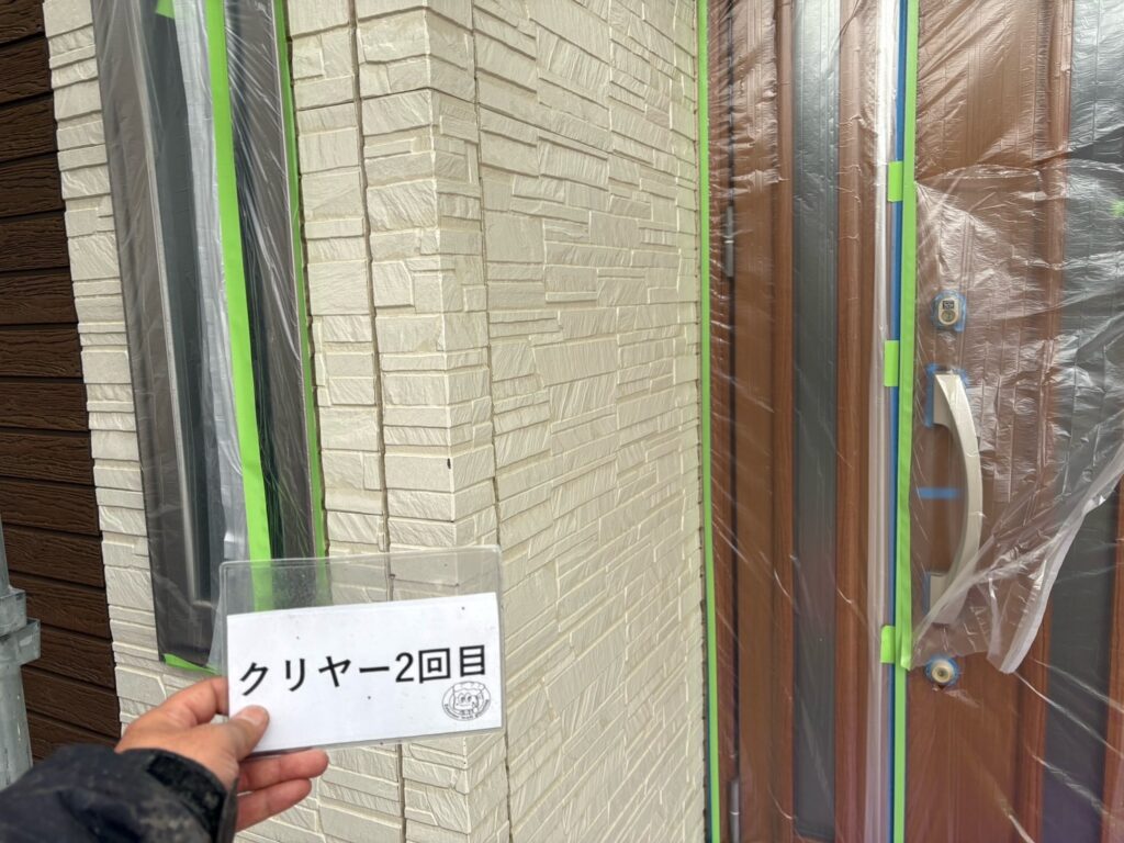 外壁クリヤー塗装<br />
２回目完成