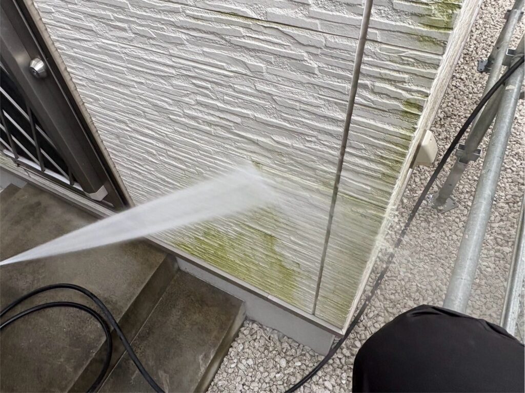 外壁　高圧洗浄状況