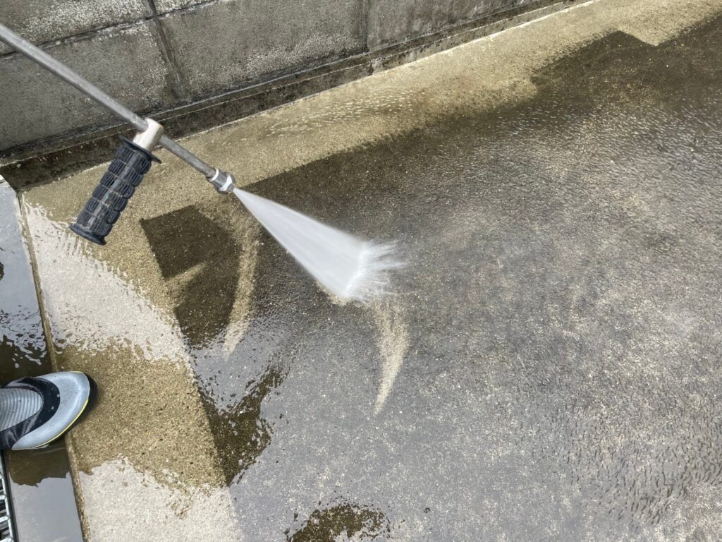 土間高圧洗浄状況