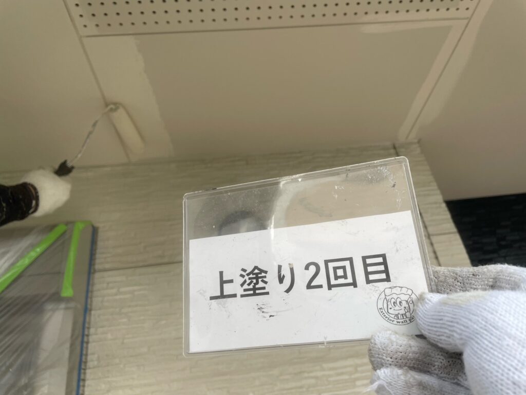 軒天塗装<br />
上塗り2回目状況