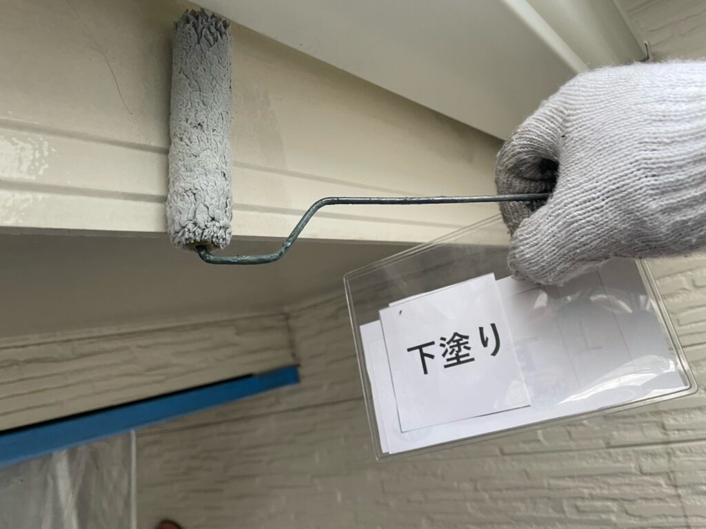 破風鼻隠し塗装<br />
下塗り状況