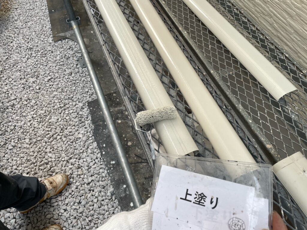 エアコンスリムダクト<br />
上塗り状況