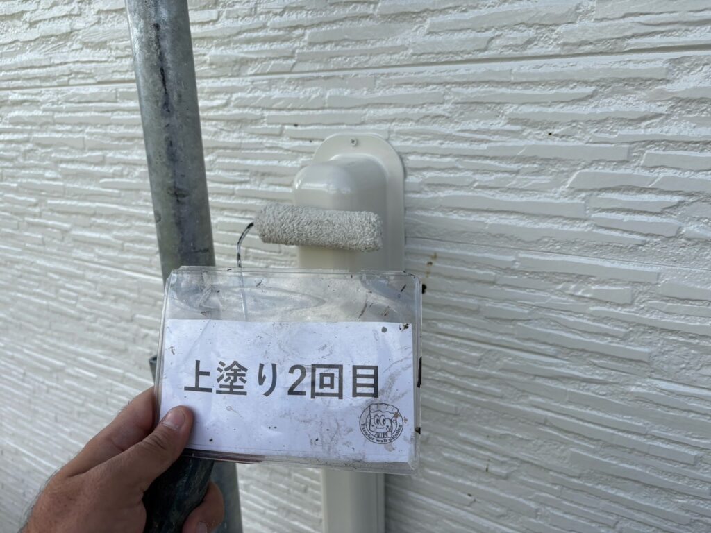 エアコンスリムダクト<br />
上塗り2回目状況