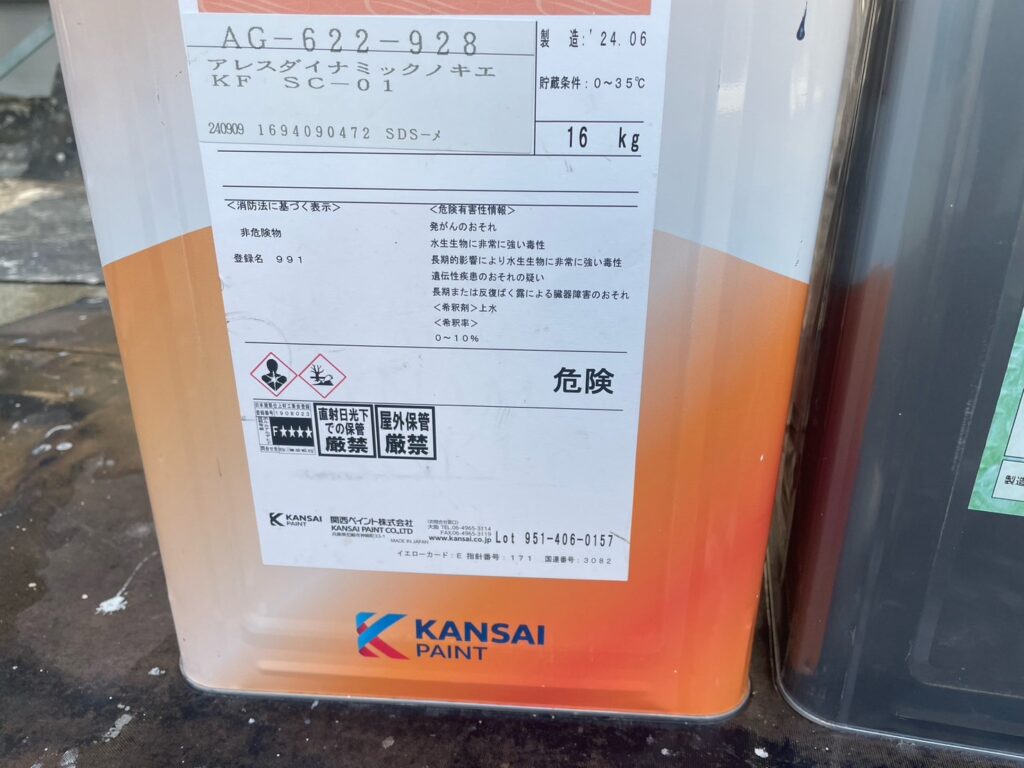 軒天塗装に仕様した塗料になります<br />
関西ペイントダイナミックノキエ