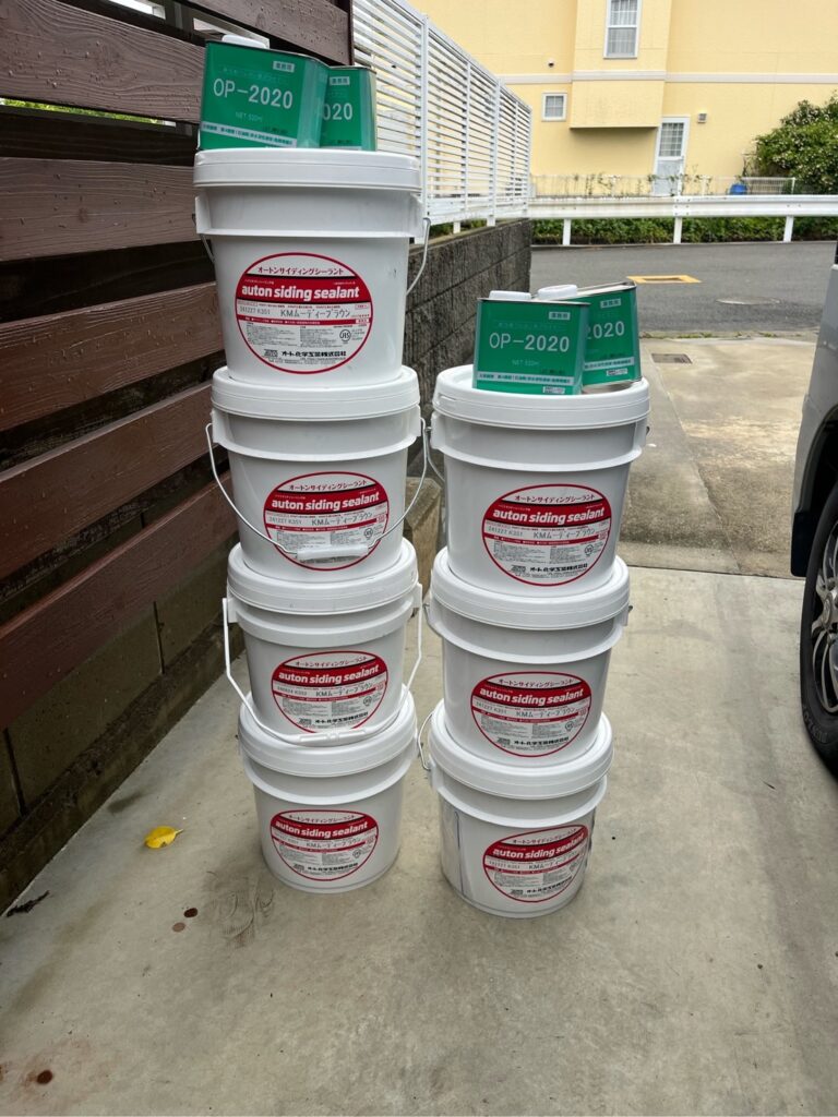 コーキング材料<br />
オート化学<br />
サイディングシーラント