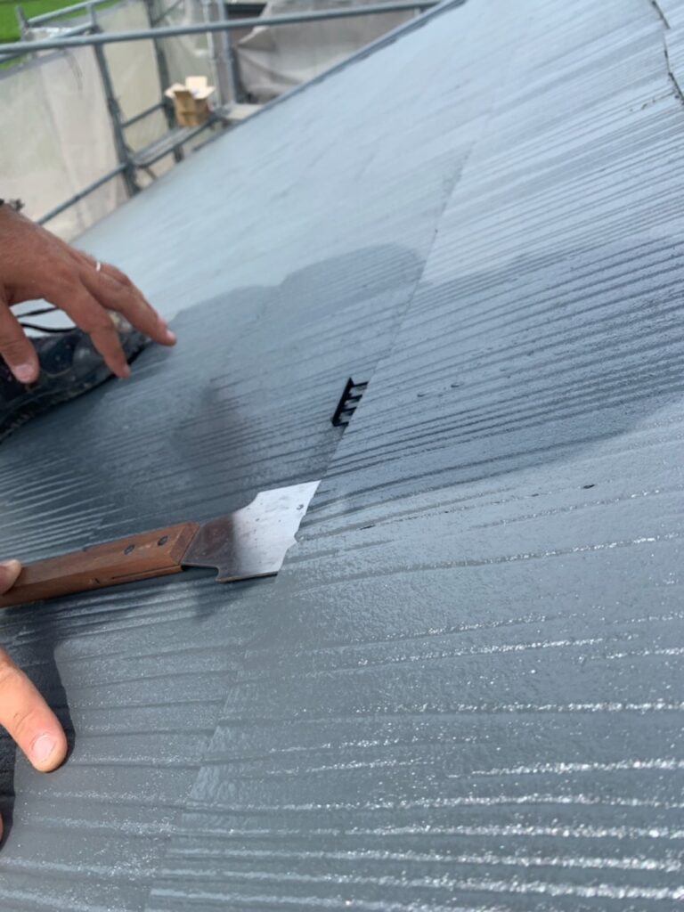 屋根<br />
縁切り工法<br />
タスペーサー設置