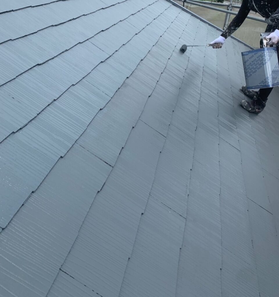 屋根塗装<br />
中塗り状況