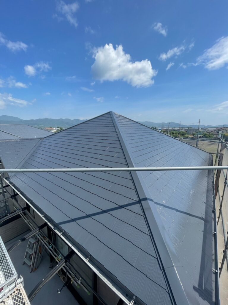 屋根塗装<br />
中塗り完成