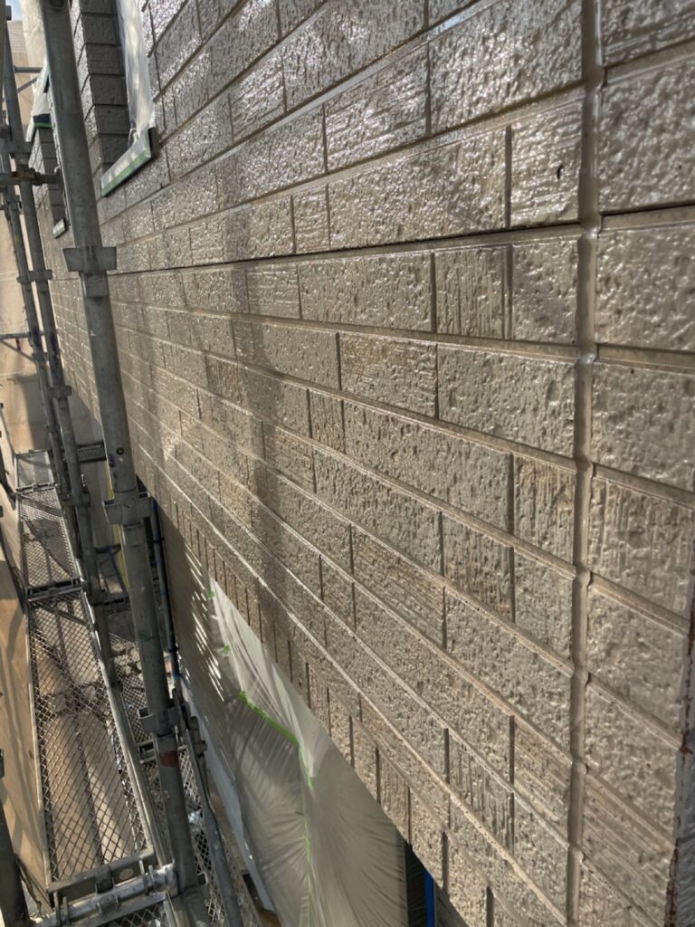 外壁塗装下塗り<br />
1回目完成