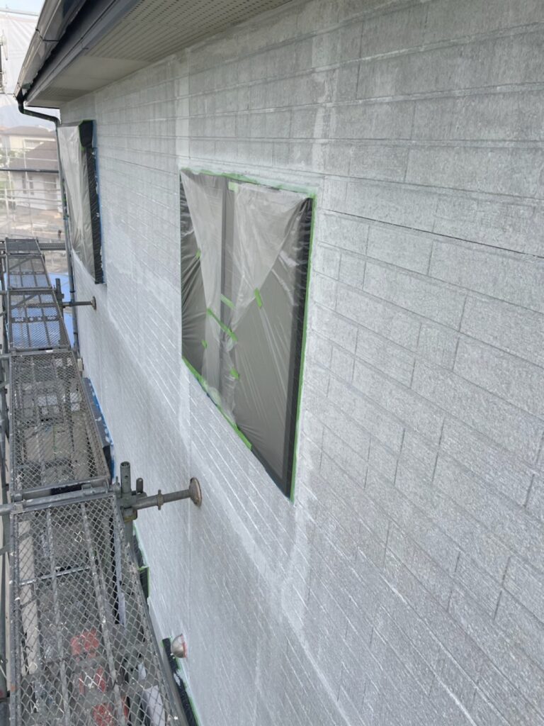 外壁塗装下塗り<br />
2回目完成