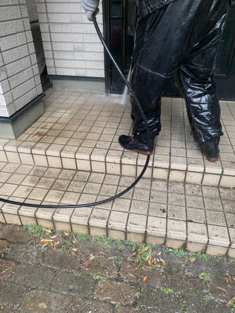 タイル　高圧洗浄状況