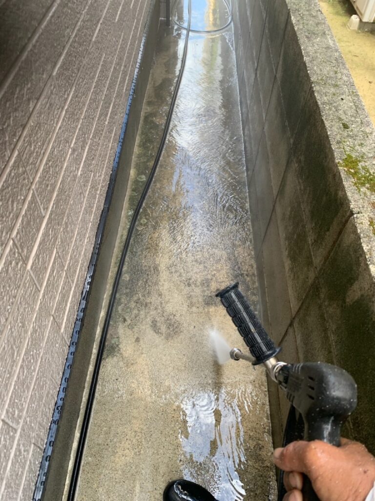 足場解体後<br />
土間高圧洗浄状況