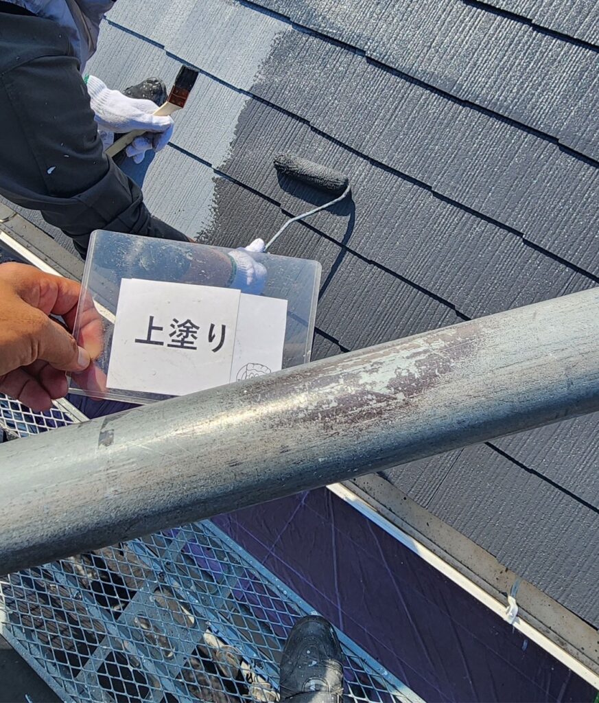 屋根塗装<br />
上塗り状況