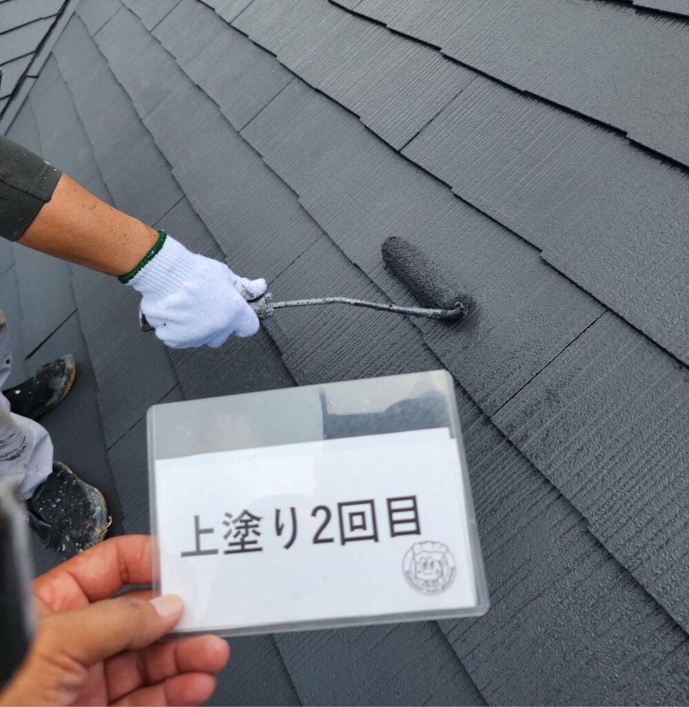 屋根塗装<br />
上塗り2回目状況