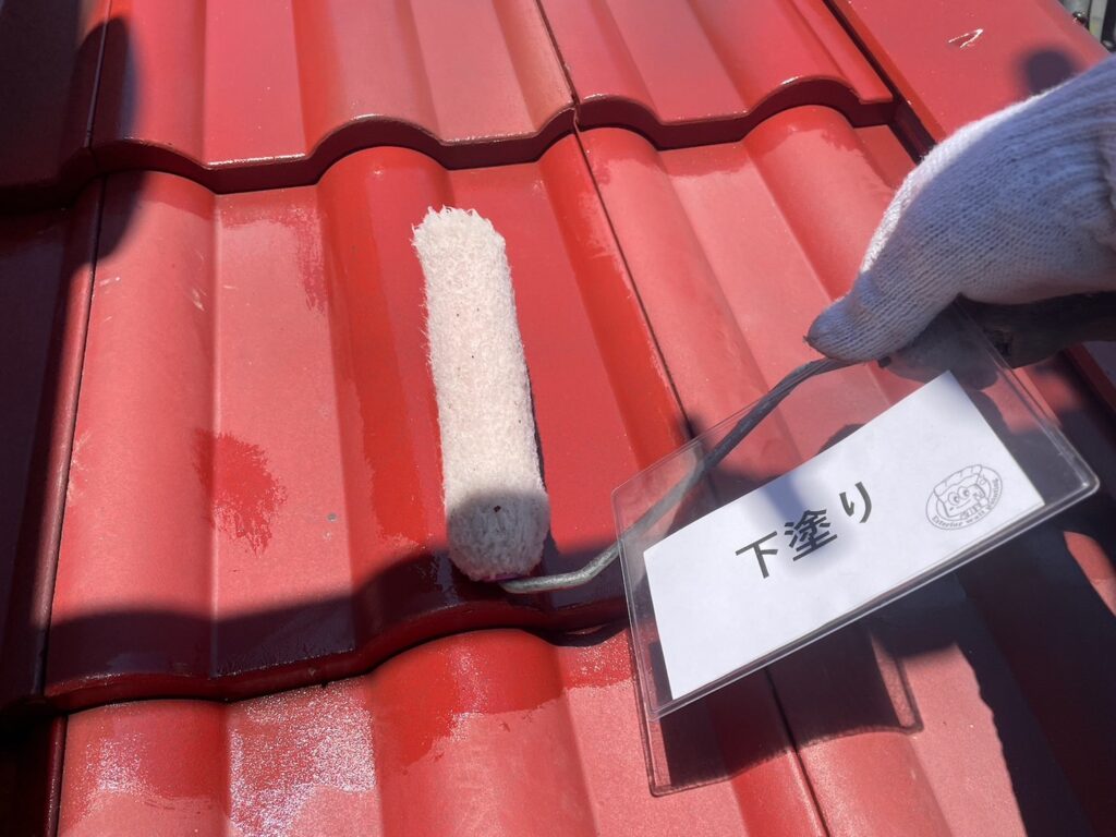 屋根クリヤー塗装<br />
下塗り状況