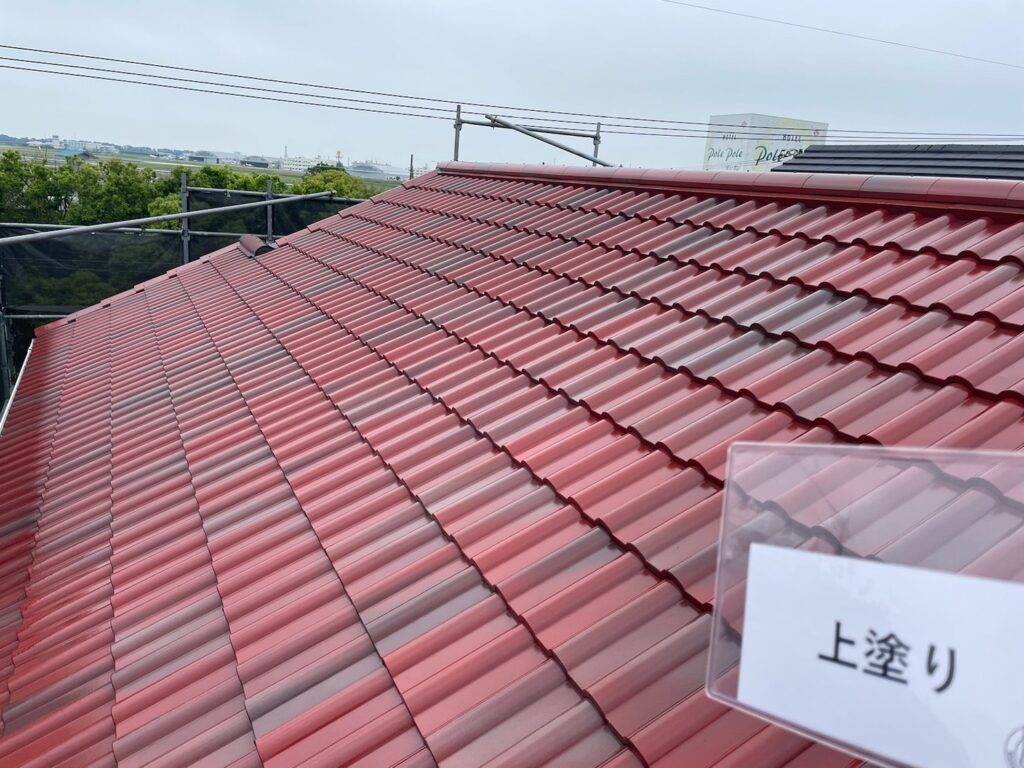 屋根クリヤー塗装<br />
上塗り完成