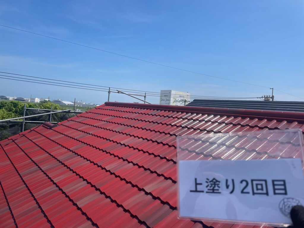 屋根クリヤー塗装<br />
上塗り2回目完成
