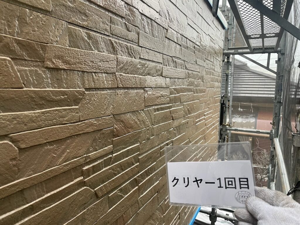 外壁クリヤー塗装<br />
1回目完成