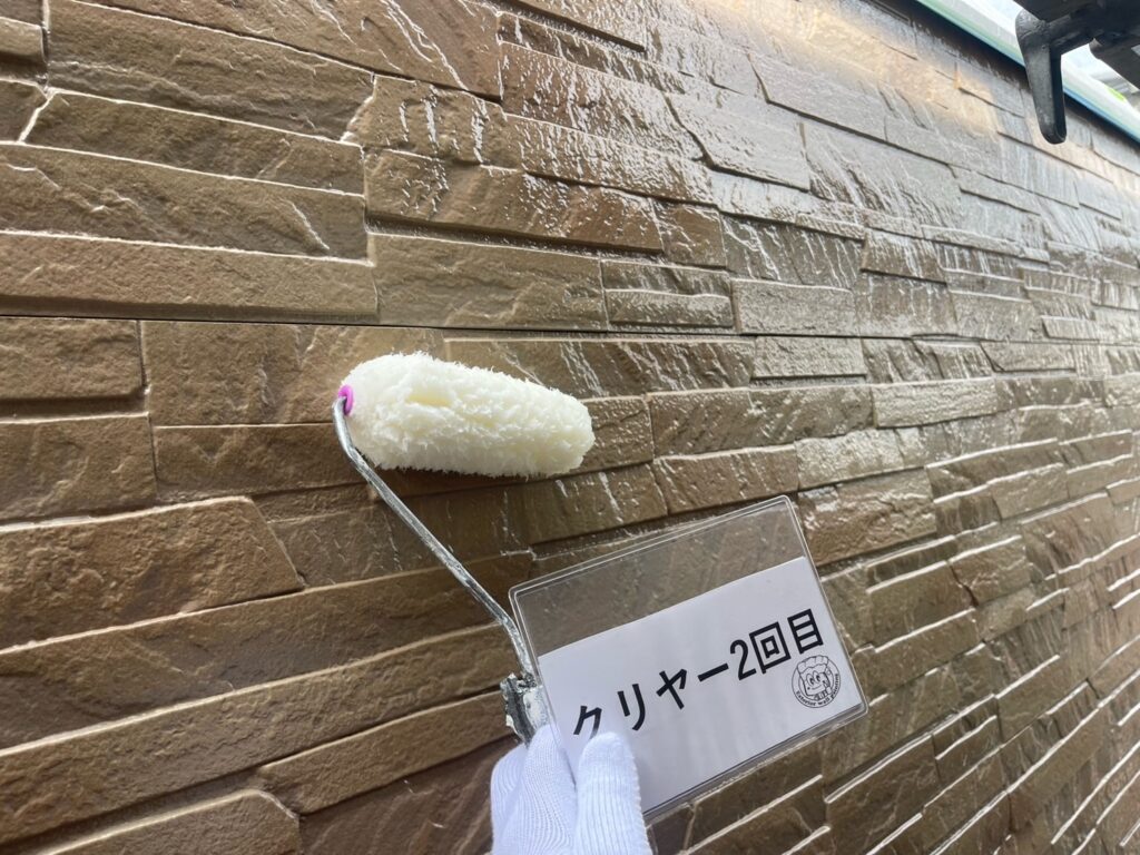 外壁クリヤー塗装<br />
２回目状況