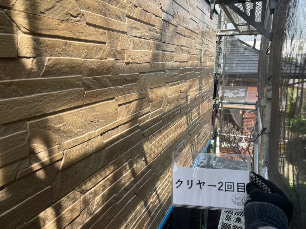 外壁クリヤー塗装<br />
２回目完成
