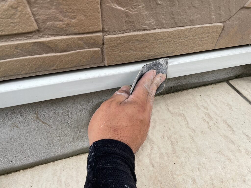 水切り塗装<br />
下地調整